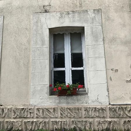 Le Petit Logement Apartment Pre-en-Pail-Saint-Samson ภายนอก รูปภาพ